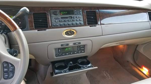2001 Lincoln Town Car, 92k miles, loaded for sale in Newton, NC – photo 16