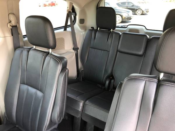 2016 Chrysler Town Country 4dr Wgn Touring - - by for sale in Pinckneyville, IN – photo 14