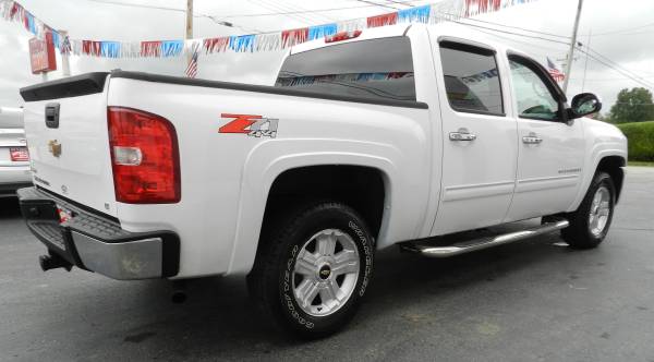 2009 Chevrolet Silverado 1500 LT - 4x4 4 Door - Crew Cab - White for sale in Russellville, OH – photo 4