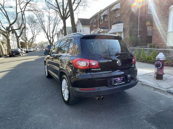 2011 VW Volkswagen Tiguan SE 4Motion wSunroof and Navi suv Alpine for sale in Jersey City, NJ – photo 5