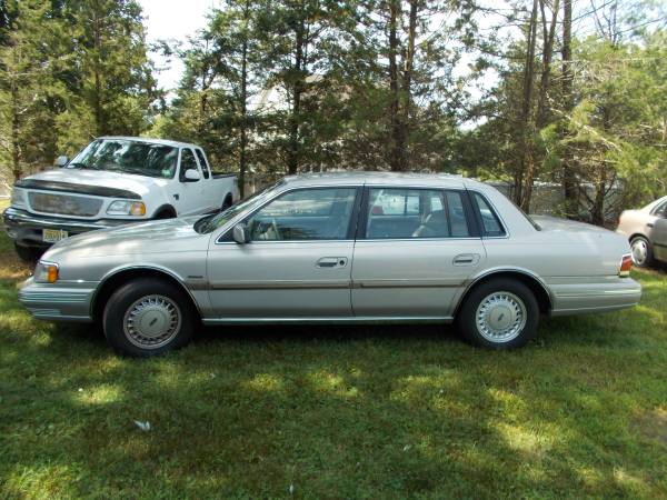 1992 Lincoln Continental *Very Low Miles *Clean Leather Seats for sale in Wayne, NJ – photo 3