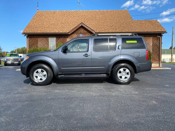 2012 Nissan Pathfinder LE - $990 DOWN - 4X4 / 3RD ROW / EXTRA CLEAN... for sale in Cheswold, DE