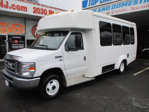 2014 Ford Econoline E350 ** 14 PASSENGER ** WHEEL CHAIR, HANDICAPPED... for sale in south amboy, MO – photo 2