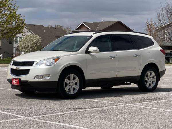 2011 Chevrolet Traverse LT AWD - - by dealer - vehicle for sale in Council Bluffs, NE – photo 2