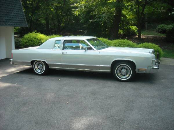 1977 Lincoln Continental Town Cp - cars & trucks - by owner -... for sale in Maryknoll, NY – photo 3