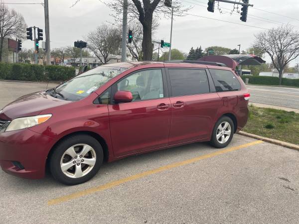 2011 Toyota Sienna le for sale in Skokie, IL – photo 7