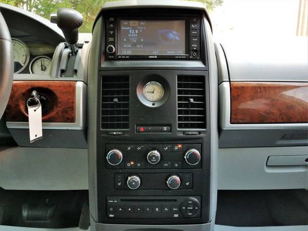 2008 Chrysler Town & Country Touring, 168K, Leather, DVD, 3rd Row, Cam for sale in Belmont, ME – photo 18
