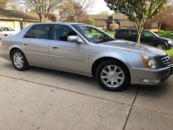 SOUTHERN CADILLAC DTS CLEAN NO RUST WELL MAINTAINED REDUCED - cars & for sale in Clarkston , MI – photo 11