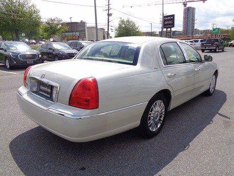 2006 Lincoln Town Car Designer Series - - by dealer for sale in Rockville, District Of Columbia – photo 5
