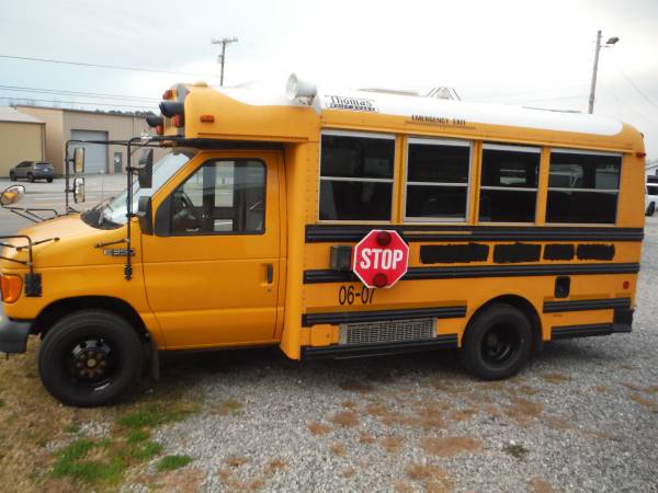 *** 1-OWNER 2006 FORD E-350 SCHOOL BUS *** - cars & trucks - by... for sale in Greenbrier, TN – photo 5
