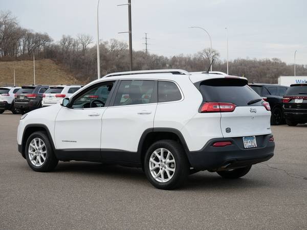 *2015* *Jeep* *Cherokee* *FWD 4dr Latitude* - cars & trucks - by... for sale in South St. Paul, MN – photo 2