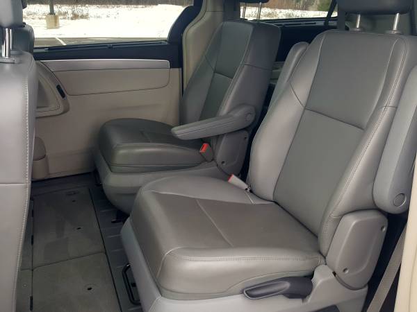 2014 Volkswagen Routan SE - Loaded and Gorgeous! Completed for sale in Burnsville, MN – photo 9