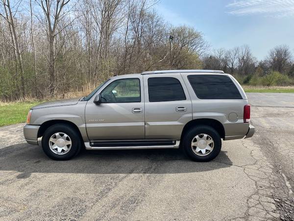 2002 Cadillac Escalade All Wheel Drive 1 OWNER NO ACCIDENTS - cars & for sale in Grand Blanc, MI – photo 8
