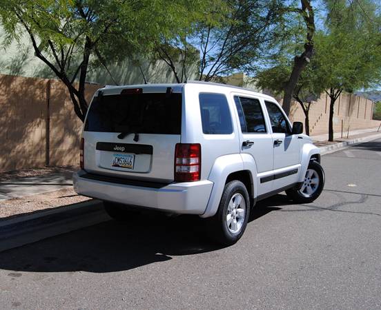 2009 Jeep Liberty Sport Utility * CLEAN TITLE * for sale in Phoenix, AZ – photo 4