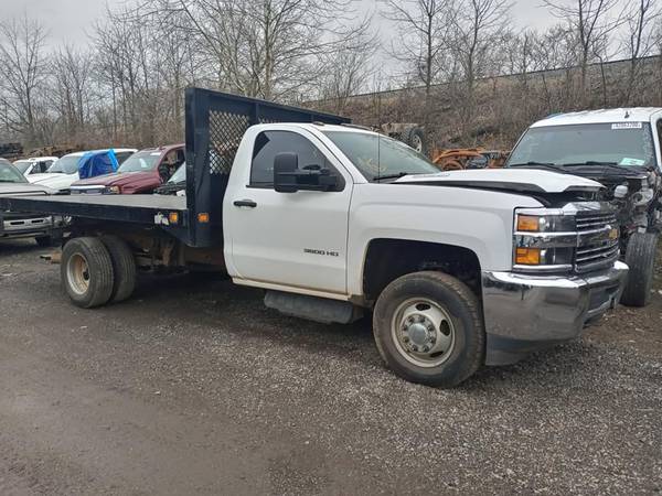 2018 Chevy Silverado K3500HD cab chassis Flat dump bed duramax for sale in Hicksville, IN – photo 2