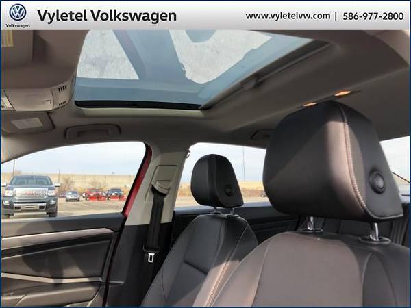 2019 Volkswagen Jetta sedan SE Auto w/ULEV - Volkswagen Tornado Red for sale in Sterling Heights, MI – photo 19