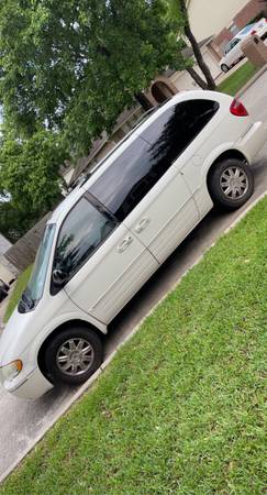 07 Chrysler Town and Country! for sale in Houston, TX – photo 3