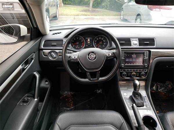 2017 VW Volkswagen Passat 1.8T SE sedan Pure White for sale in Bentonville, MO – photo 5