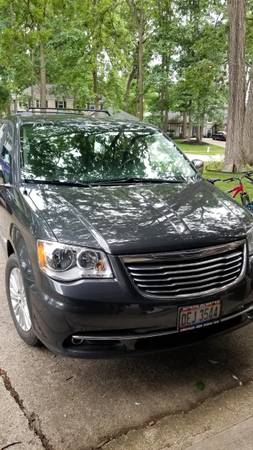 2011 Chrysler Town & Country for sale - cars & trucks - by owner -... for sale in Strongsville, OH