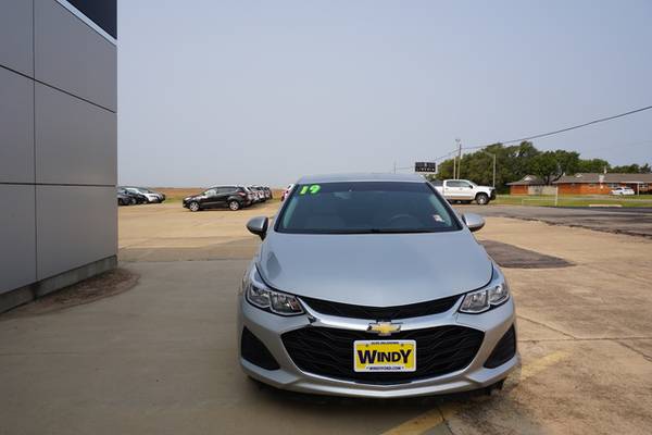 ECONOMY AND COMFORT AT AN AFFORDABLE PRICE! 2019 Chevrolet Cruze for sale in Alva, KS – photo 7