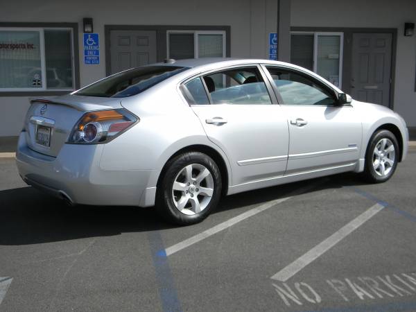 2008 Nissan Altima Hybrid --- leather -navigation - backup camera for sale in Costa Mesa, CA – photo 4