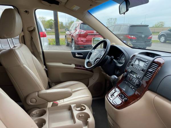 2008 Hyundai Entourage Limited for sale - - by dealer for sale in Newport, MN – photo 2