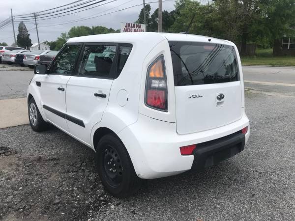 2011 KIA SOUL 4CYL 5SPEED MANUAL 94000 miles - cars & trucks - by... for sale in Thomasville, NC – photo 5