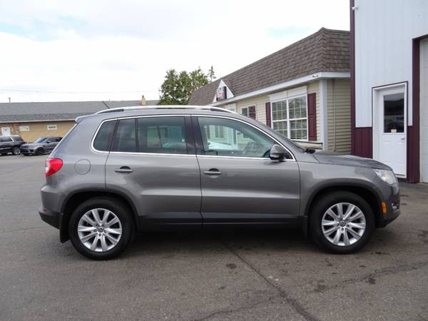 2009 Volkswagen Tiguan AWD - - by dealer - vehicle for sale in Waterloo, WI – photo 7