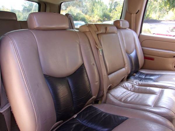 2005 Chevy Suburban LS Seats-9, 301k Miles, Black/Tan, Very Clean!!... for sale in Franklin, ME – photo 12