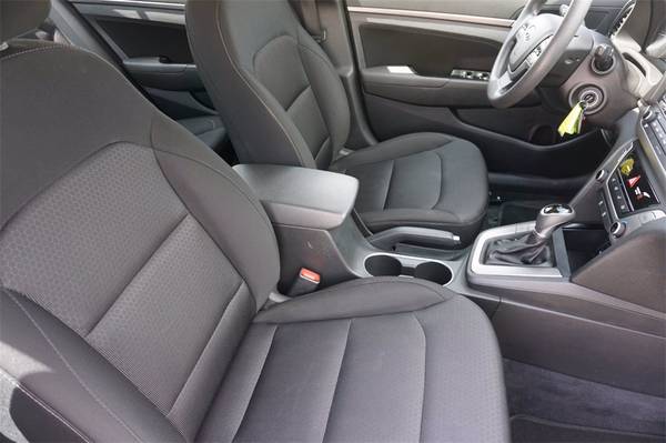 2018 Hyundai Elantra FWD 4D Sedan/Sedan SEL - - by for sale in Bastrop, TX – photo 14