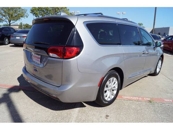 2019 Chrysler Pacifica Touring L - Ask About Our Special Pricing! for sale in Hurst, TX – photo 4