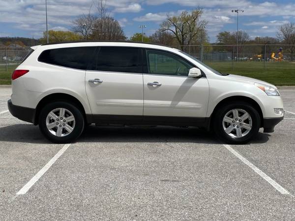 2011 Chevrolet Traverse LT AWD - - by dealer - vehicle for sale in Council Bluffs, NE – photo 7