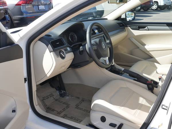 2014 Volkswagen Passat TDI SE w/Sunroof Nav for sale in Inver Grove Heights, MN – photo 17