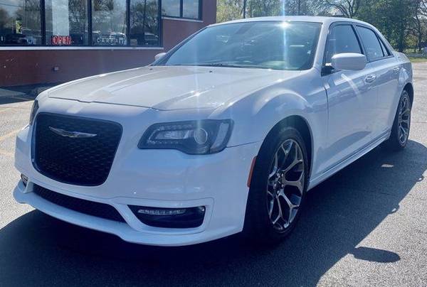 2017 Chrysler 300 300s - - by dealer - vehicle for sale in Grayslake, WI – photo 4