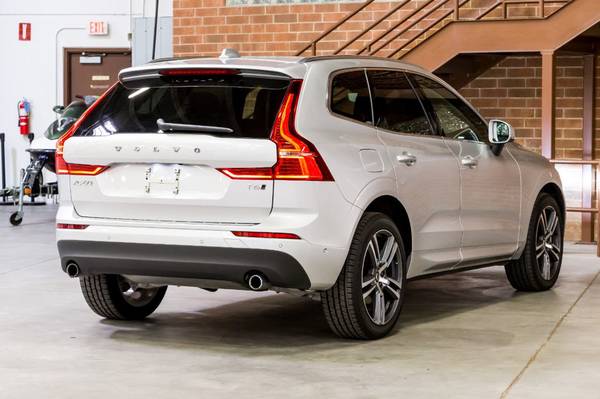 2019 *Volvo* *XC60* *T6 AWD Momentum* Bright Silver for sale in Arlington Heights, IL – photo 3