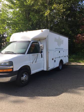 04 Chevrolet 10 foot box truck for sale in Auburn, WA – photo 2
