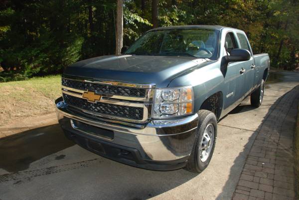 2013 Chevrolet 2500 Crew 4WD long bed 17k miles blue - cars & trucks... for sale in Morrisville, VA – photo 2
