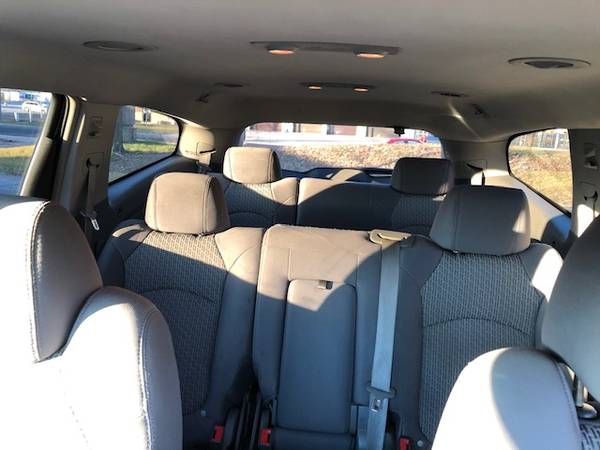 2009 Chevrolet Traverse LT *** ONLY 91K MILES *** - cars & trucks -... for sale in milwaukee, WI – photo 16
