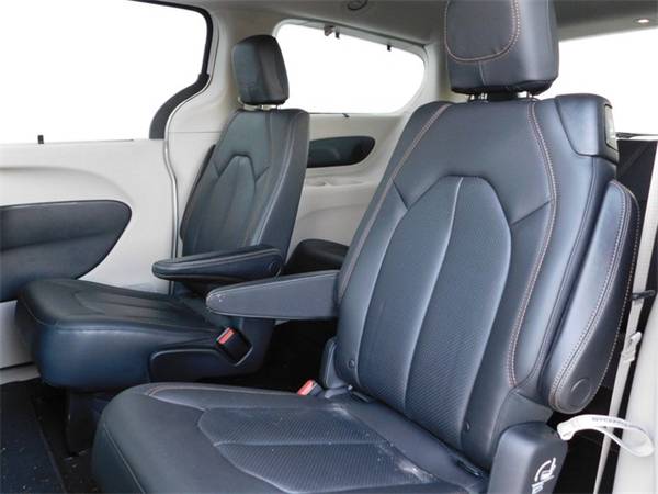 2018 Chrysler Pacifica Touring L Plus mini-van - BAD CREDIT OK! for sale in Southfield, MI – photo 20