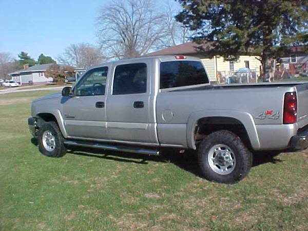 2005 Chevy 2500 LT Crew Cab - cars & trucks - by owner - vehicle... for sale in Fruitland, IA – photo 4