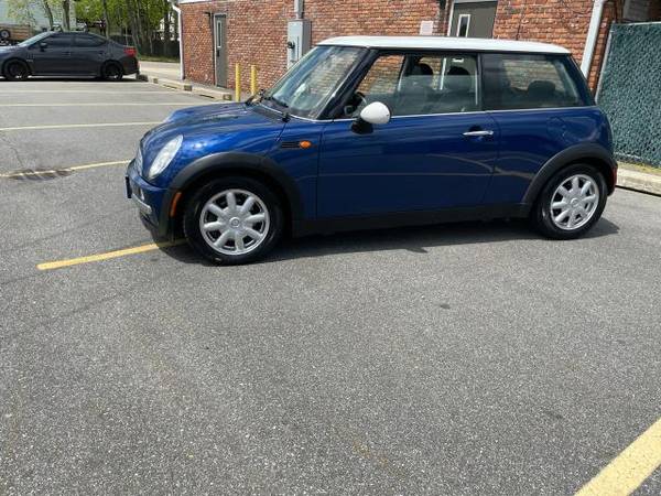 2004 MINI Cooper Base - - by dealer - vehicle for sale in Farmingdale, NY – photo 2