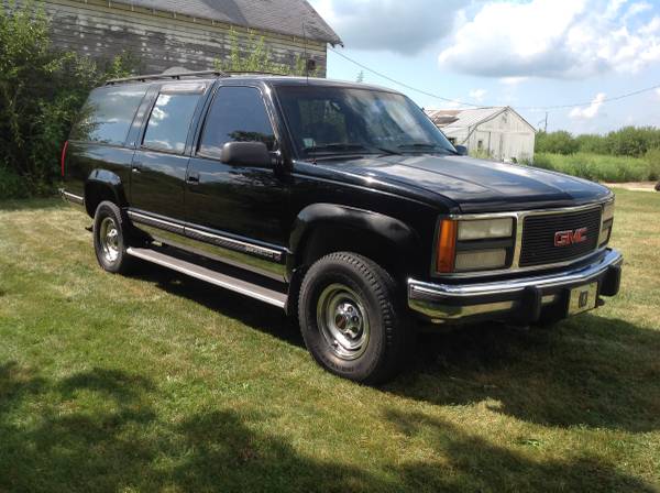 GMC Suburban 2500 SLE LOADED-4x4-LOW MILES 1 owner BLACK for sale in Remington, IN – photo 3