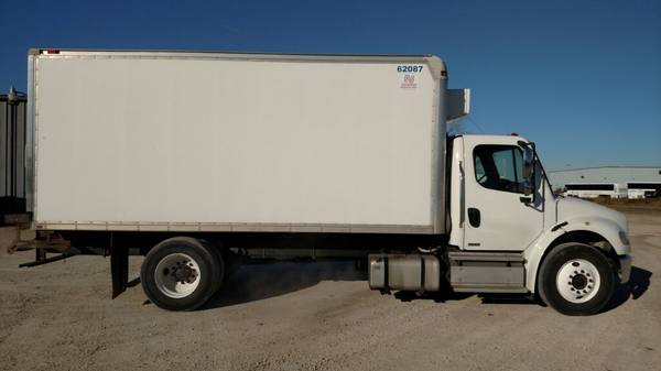2012 Freightliner M106 Reefer Straight Truck 18 Foot for sale in Fond Du Lac, WI – photo 4