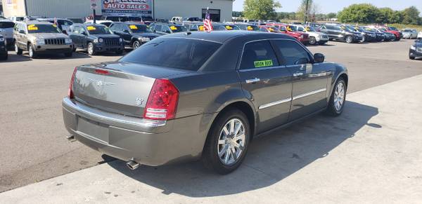 LEATHER 2009 Chrysler 300 4dr Sdn 300C Hemi RWD for sale in Chesaning, MI – photo 3