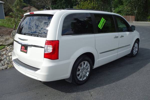 2011 Chrysler Town & Country Touring-L NAVIGATION!!! BACK UP CAM!!! LE for sale in PUYALLUP, WA – photo 2