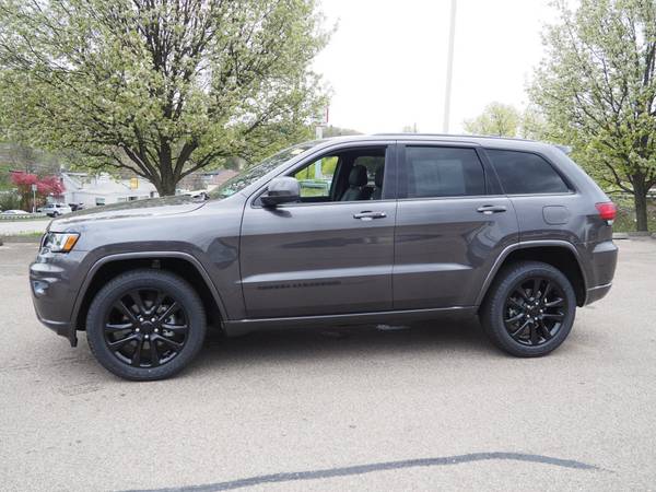 2018 Jeep Grand Cherokee Altitude - - by dealer for sale in Gibsonia, PA – photo 3