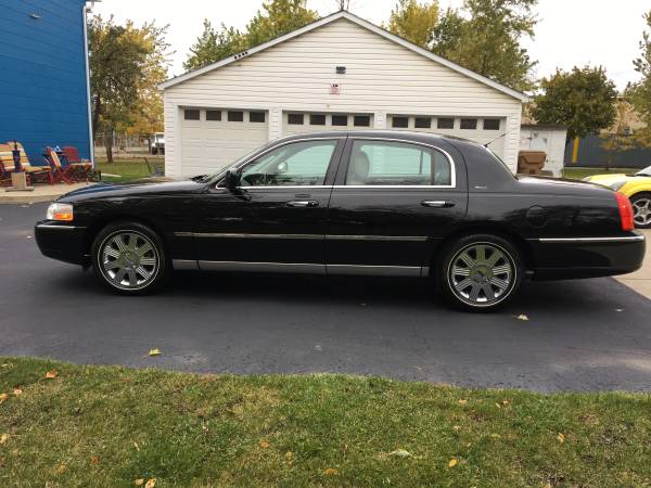 2004 LINCOLN TOWN CAR ULTIMATE for sale in Buffalo, NY – photo 4