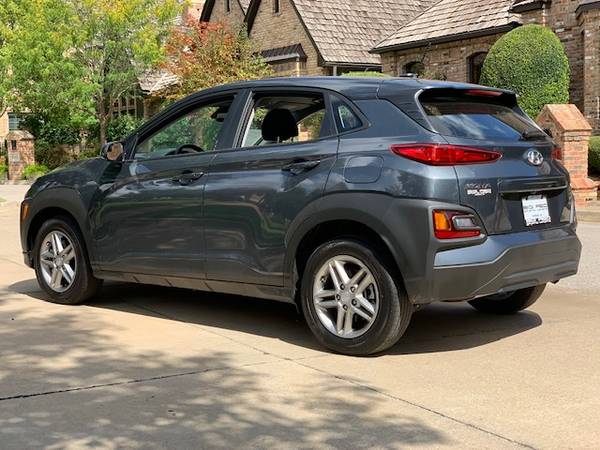 2019 HYUNDAI KONA SE AWD!! ONLY 7,779 MILES!! 1 OWNER!! 30+ MPG!! for sale in Norman, KS – photo 2