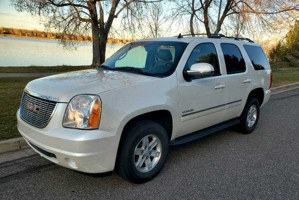 2009 GMC Yukon SLT - cars & trucks - by owner - vehicle automotive... for sale in Hygiene, CO – photo 2