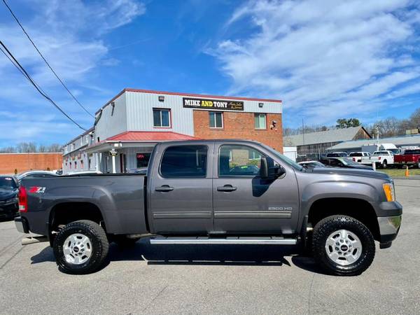 An Impressive 2011 GMC Sierra 2500HD with 111, 999 Miles-Hartford for sale in South Windsor, CT – photo 4